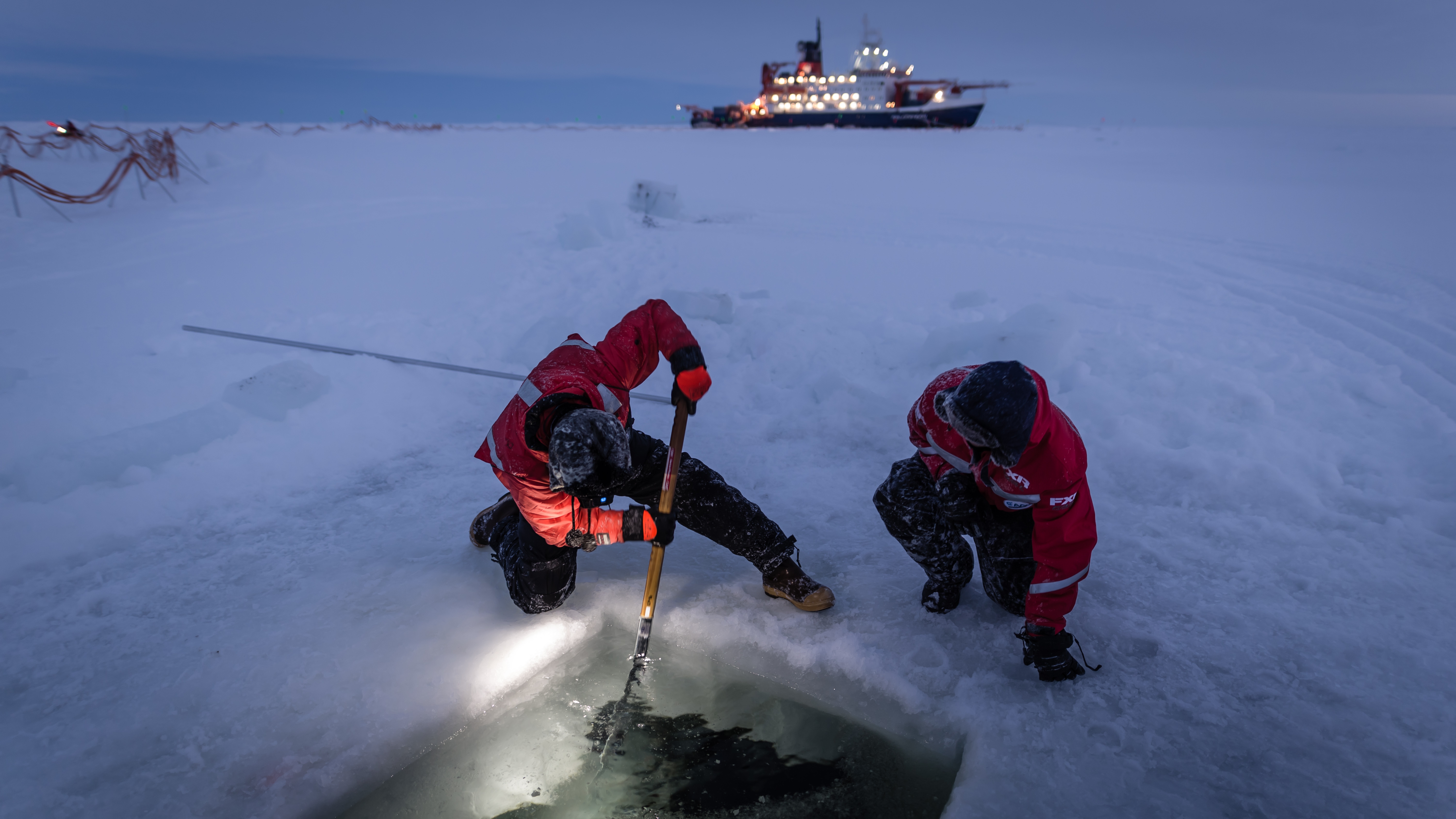 Scientists on the ice 