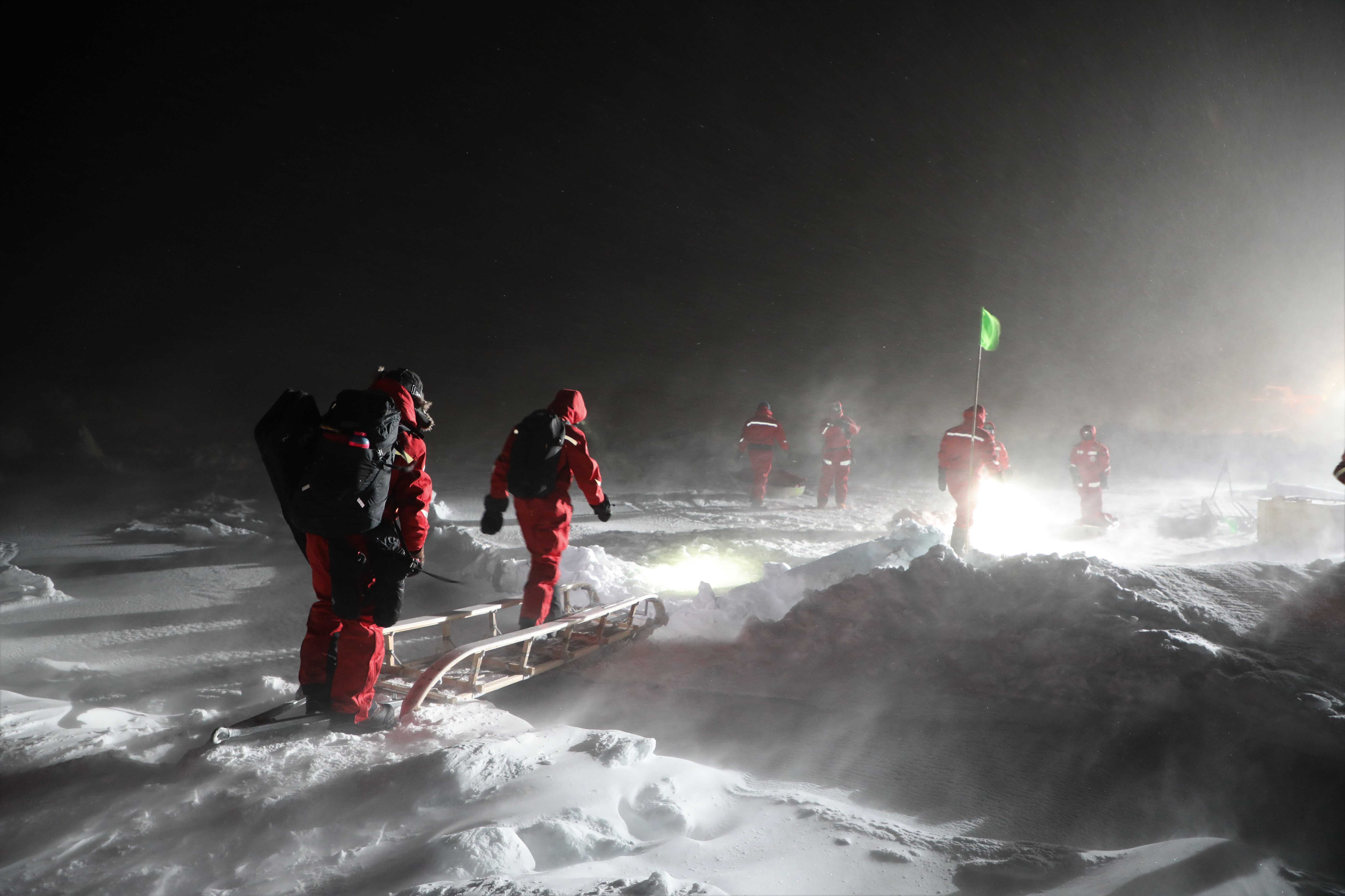 MOSAiC scientists on ice