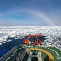 Polarstern reaches its ice floe