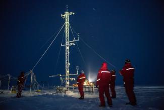 Meteorological Tower. Photo: Esther Horvath/AWI Raising the Met Tower
