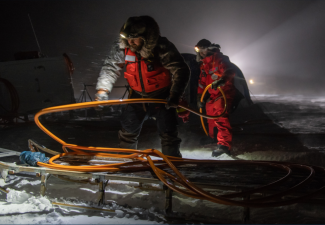 Gaute Hermansen and Christian Zoelly rolling up the power cable at Ocean City. Photo: Esther Horvath/AWI field work