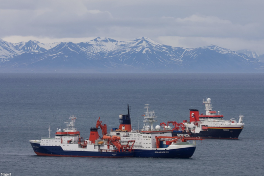 The Merian anchored to the side of the Polarstern, with the Sonne sitting at a distance. Photo by Leonard Magerl.